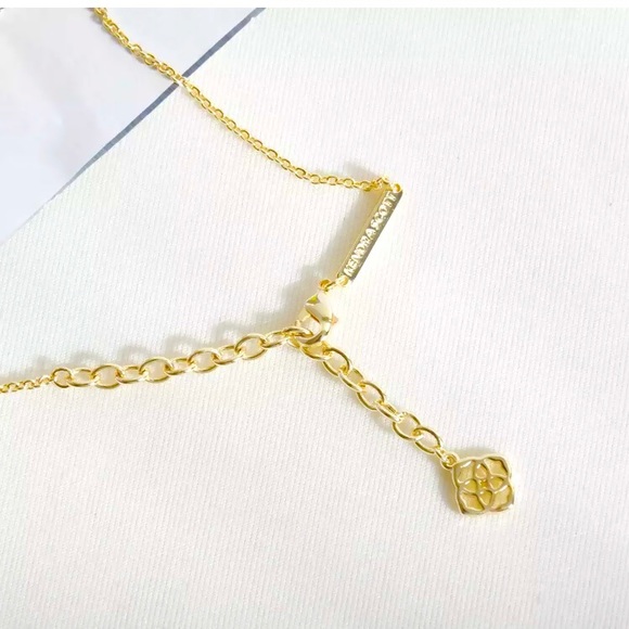 ✂️KENDRA SCOTT Elisa Necklace In Berry Illusion - Picture 4 of 8